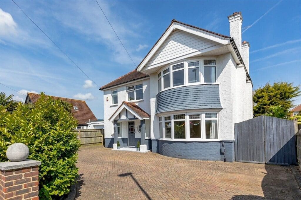 St. Lawrence Avenue, Worthing, BN14 7JL