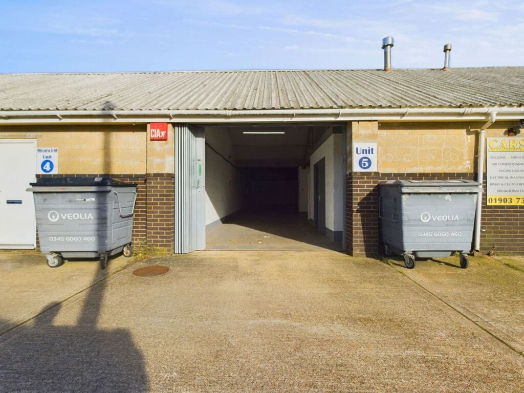 Gloucester Road, Littlehampton, BN17 7BS
