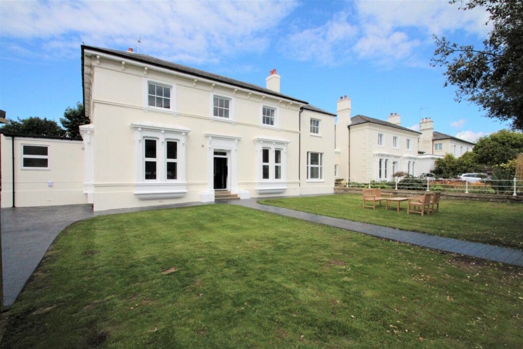 5 Westbrooke, Worthing, BN11 1RE