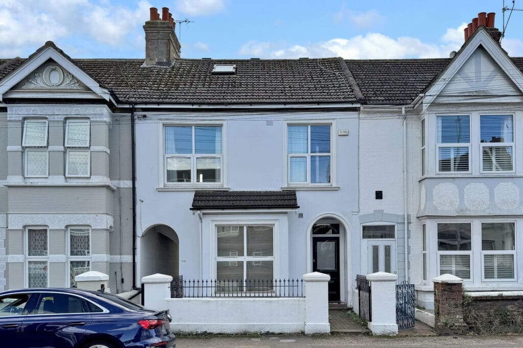 Tarring Road, Worthing, BN11 4HE