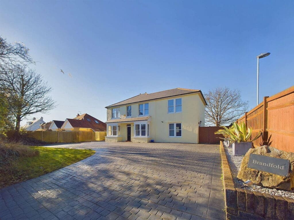 Brandfold, Durrington Hill, Worthing BN13 2PZ