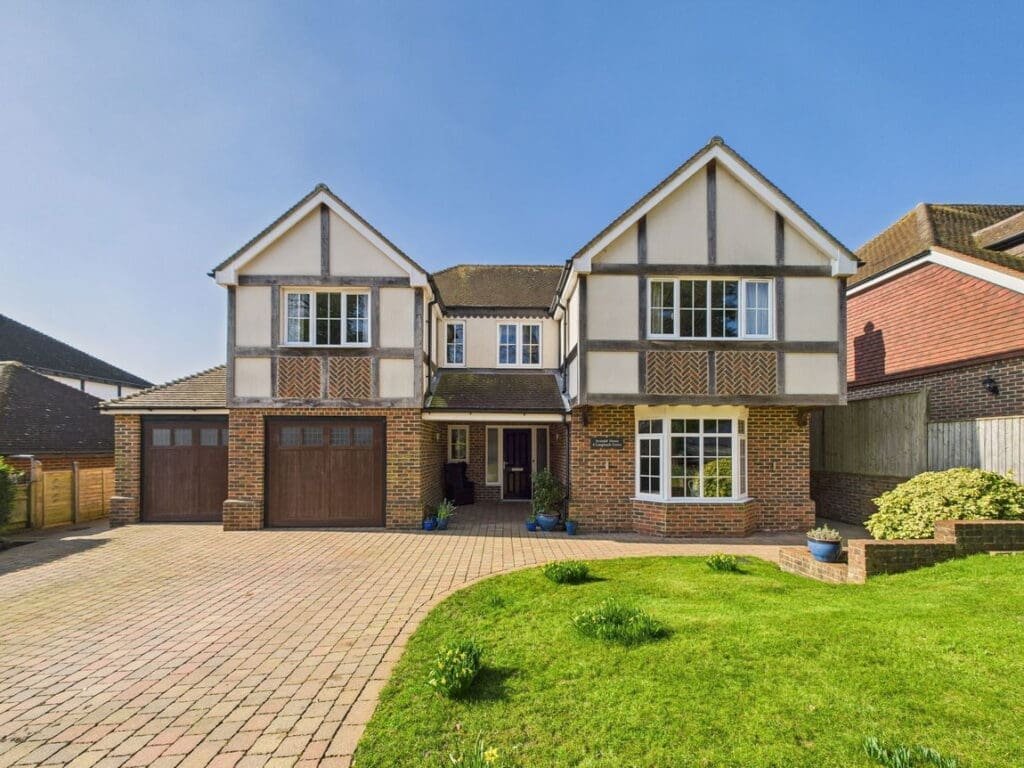 Longlands Grove, Charmandean, Worthing BN14 9FJ
