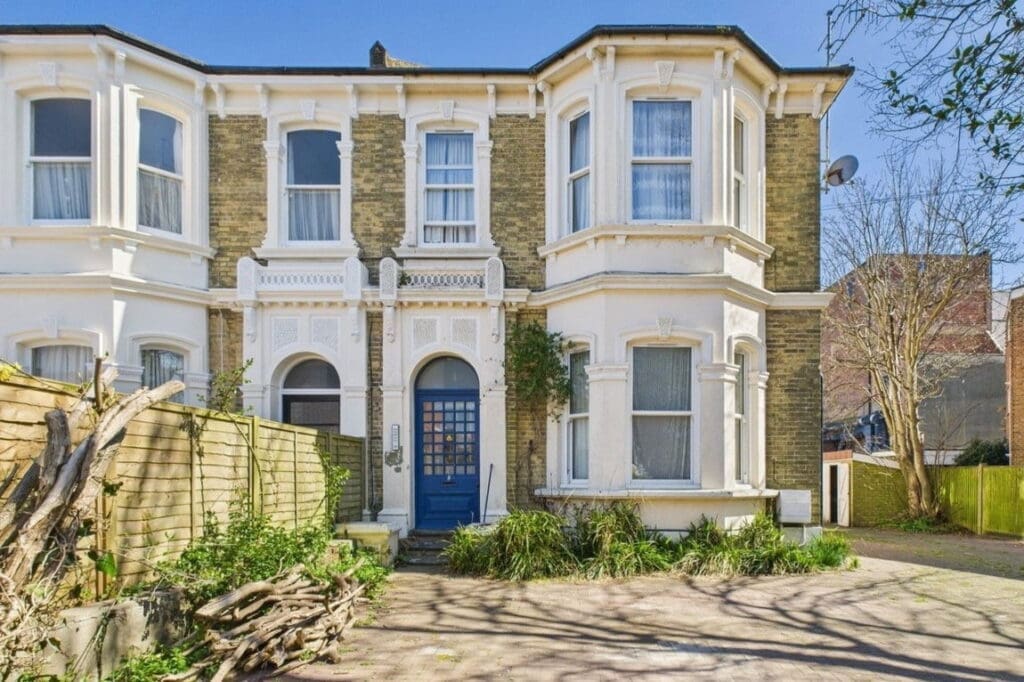 Byron Road , Worthing , BN11 3HN