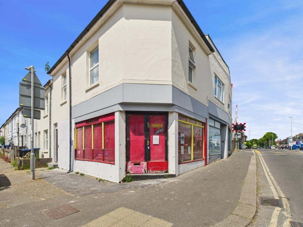 15 South Farm Road, Worthing, West Sussex, BN14 7AB