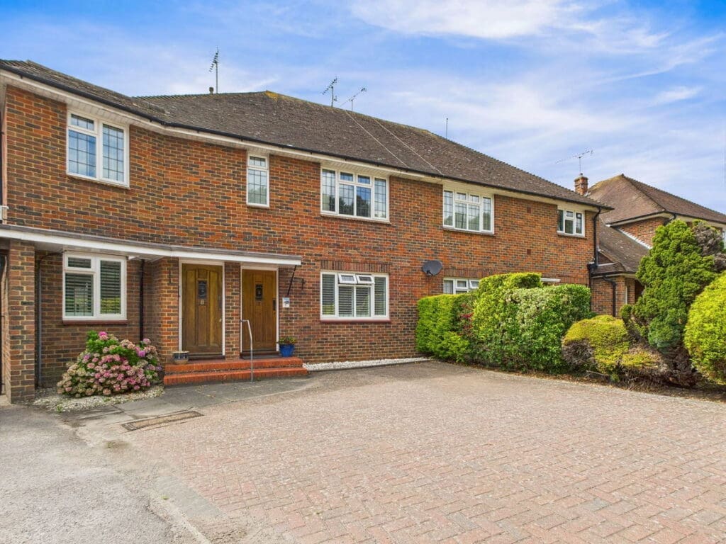 Warren Court, Warren Road, Worthing BN14 9QL