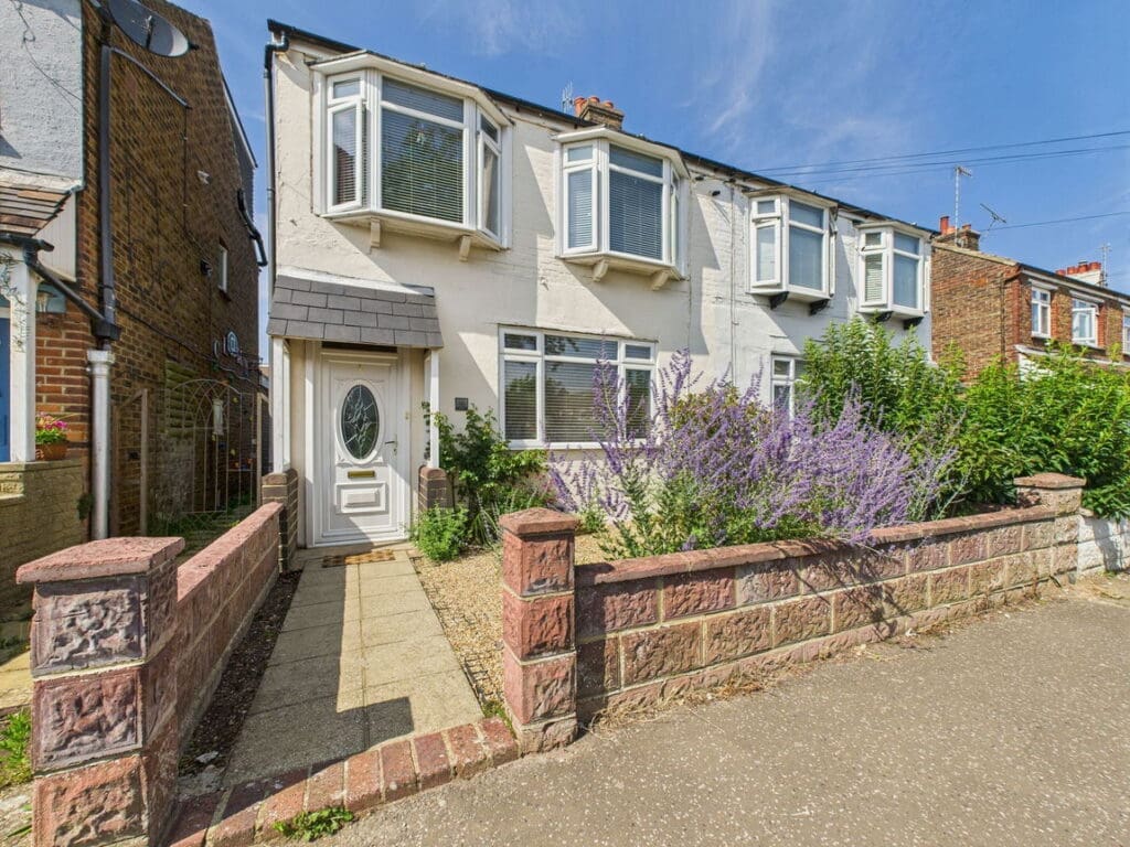 Chancton View Road, Worthing, BN11