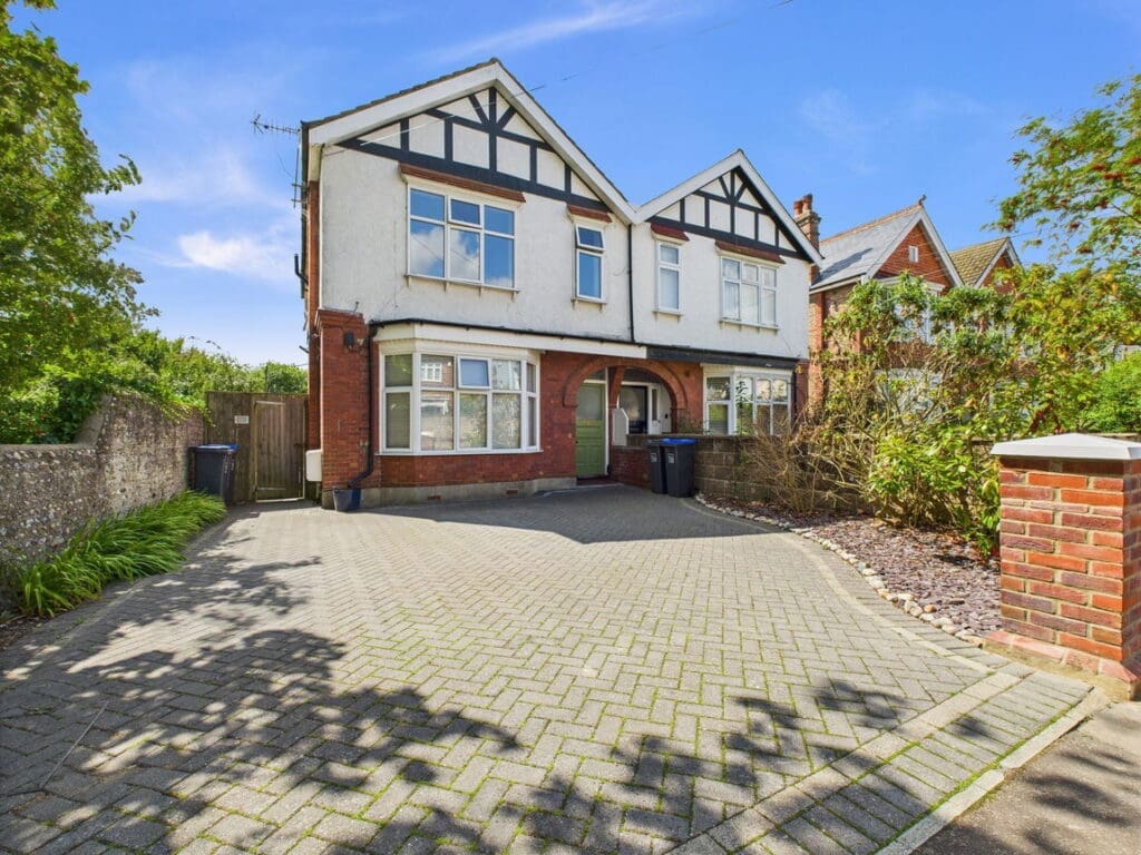 St. Michaels Road, Worthing, BN11 4RY