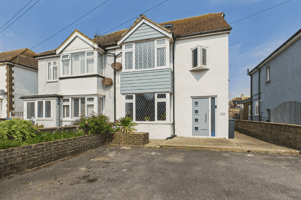 Brighton Road, Lancing, BN15 8JS